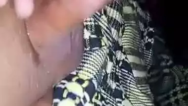 Village lady’s desi blowjob makes a man cum profusely