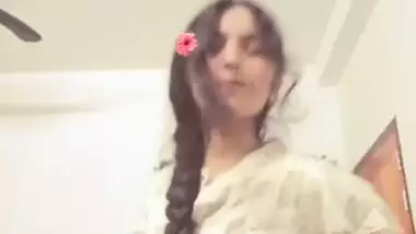 Cute girlfriend exposing nude big boobs viral selfie