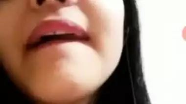 Cute Desi girl Shows her Boobs on VC