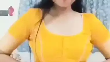 Girlfriend in saree did striptease nude viral show