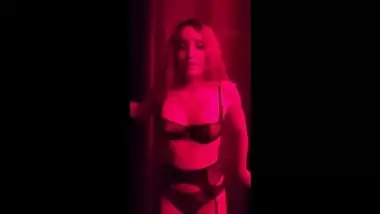Marianne Ballbusting in the Club POV