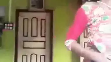 Young village girl’s nude MMS of masturbation